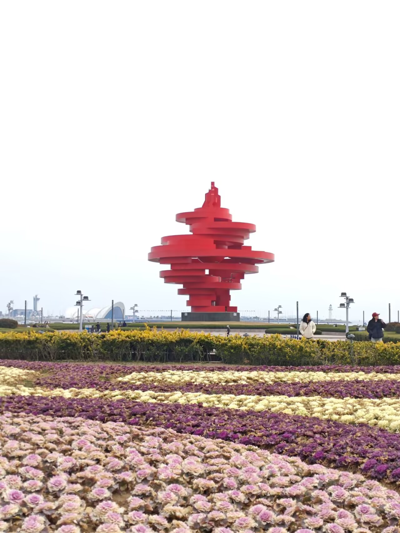 据说该地标是给后面不远处市政府辟邪用的